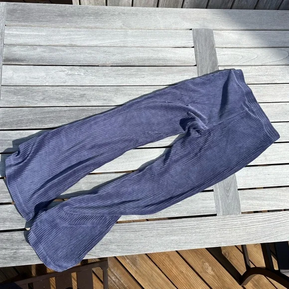 Aerie Ribbed Groove On Velour Flare Leggings - Picture 4 of 4